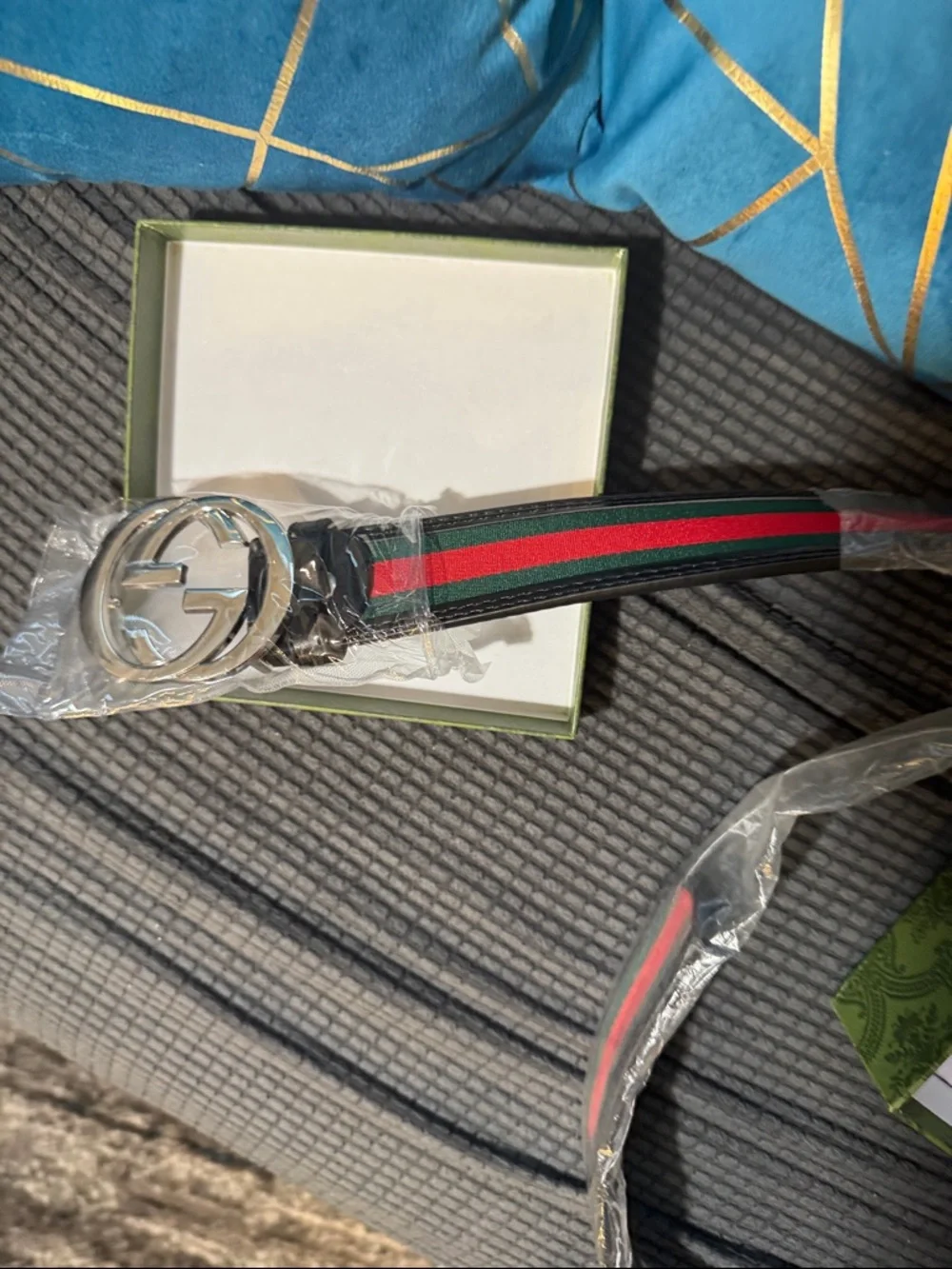 New! Gucci Interlocking G Web belt, featuring the brand's signature green & red - Picture 2 of 5